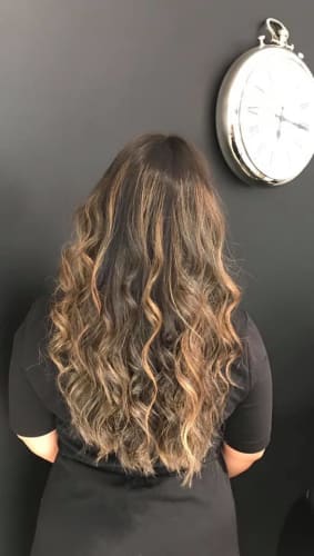 Un joli wavy sur cheveux longs méchés 