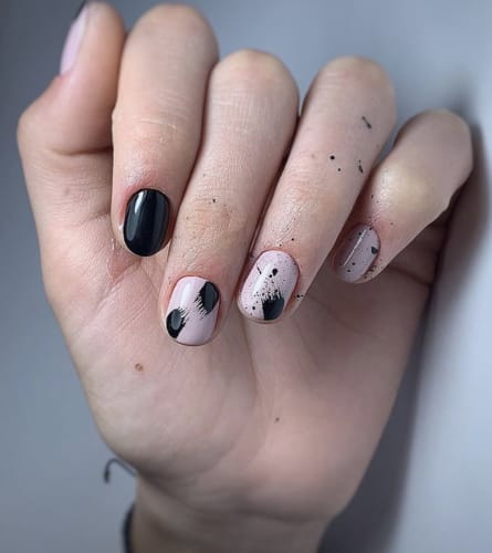 Des ongles marbrés