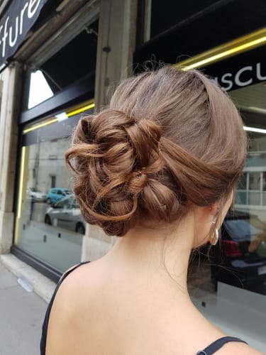 Un joli chignon pour une soirée ou un cocktail 