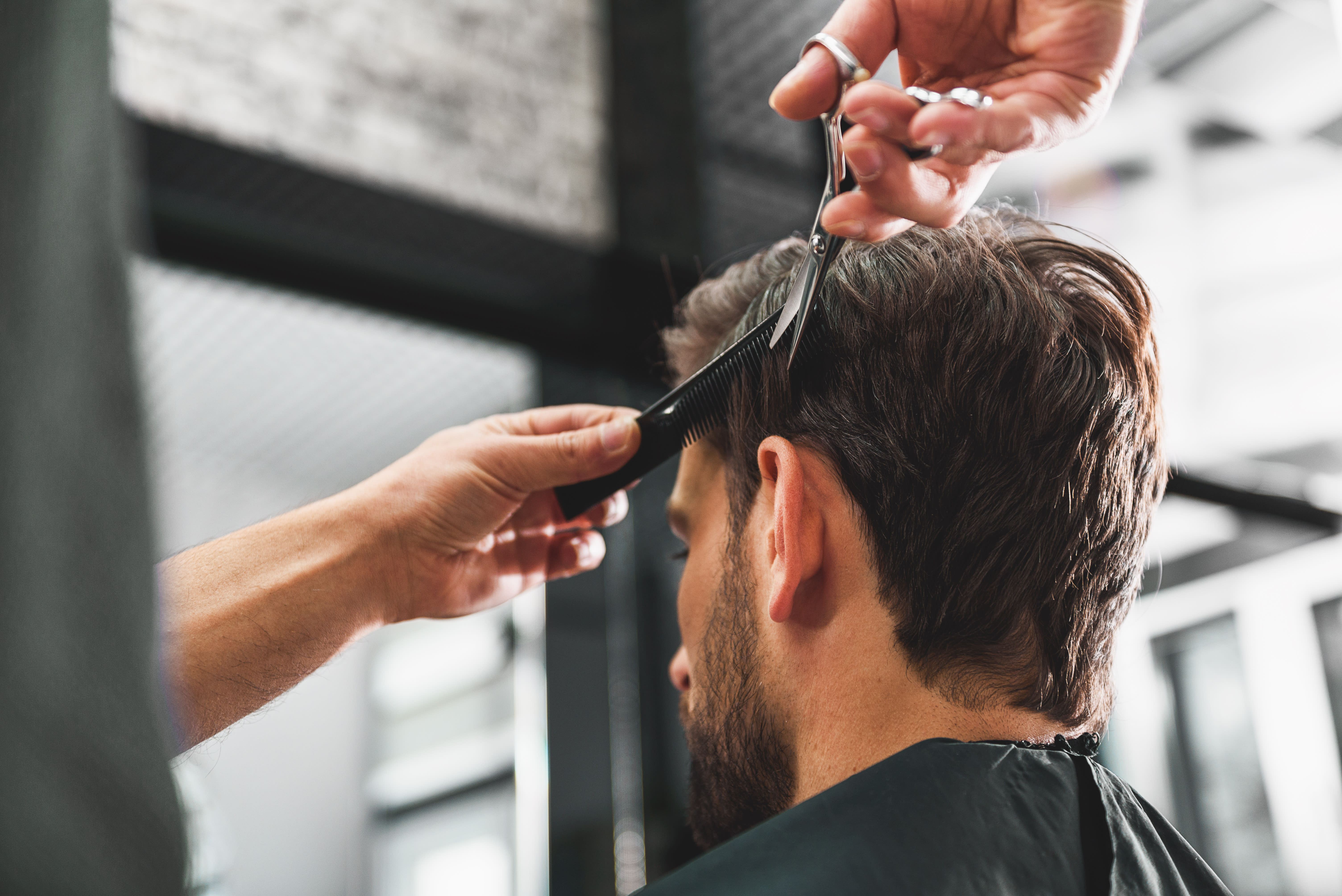 COUPE HOMME CHAMPOOING BRUSHING