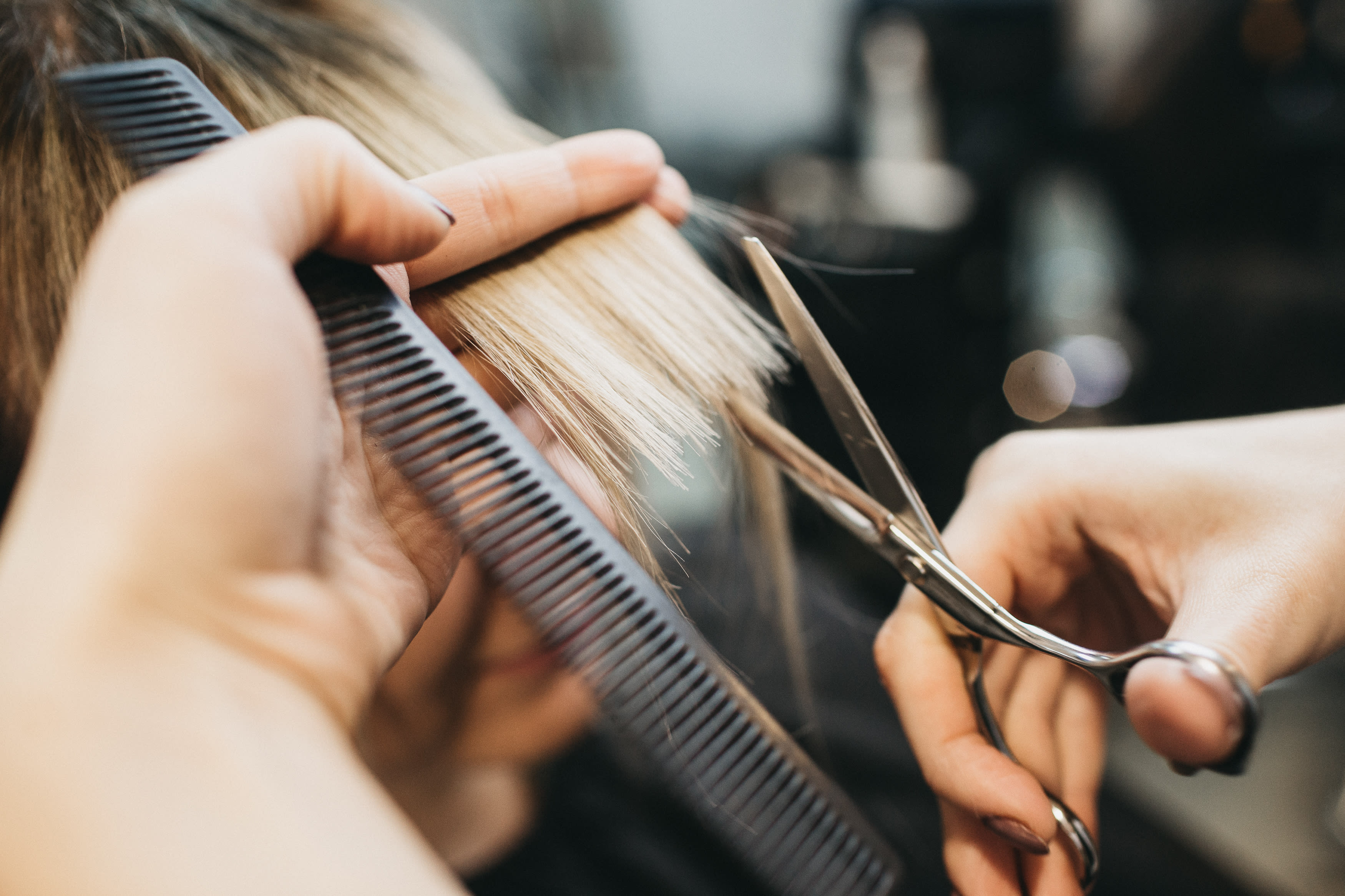 Salon de coiffure à Issé