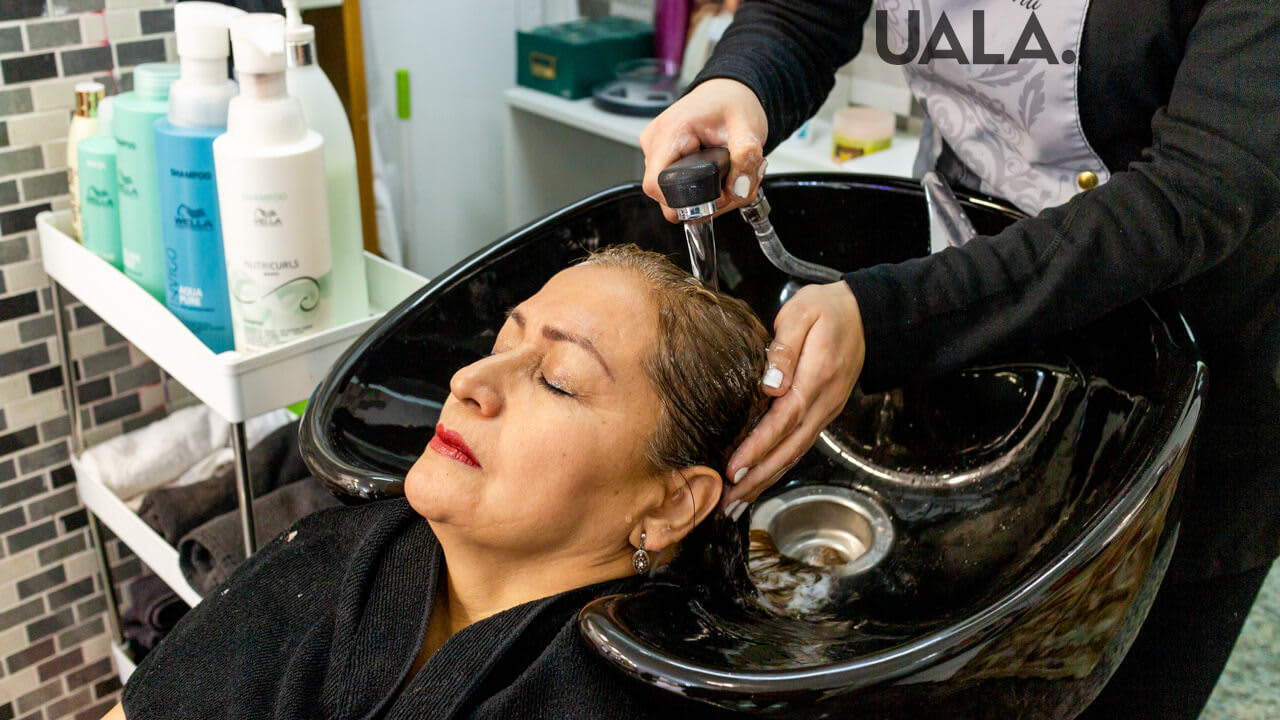 Peluquería y salón de belleza en