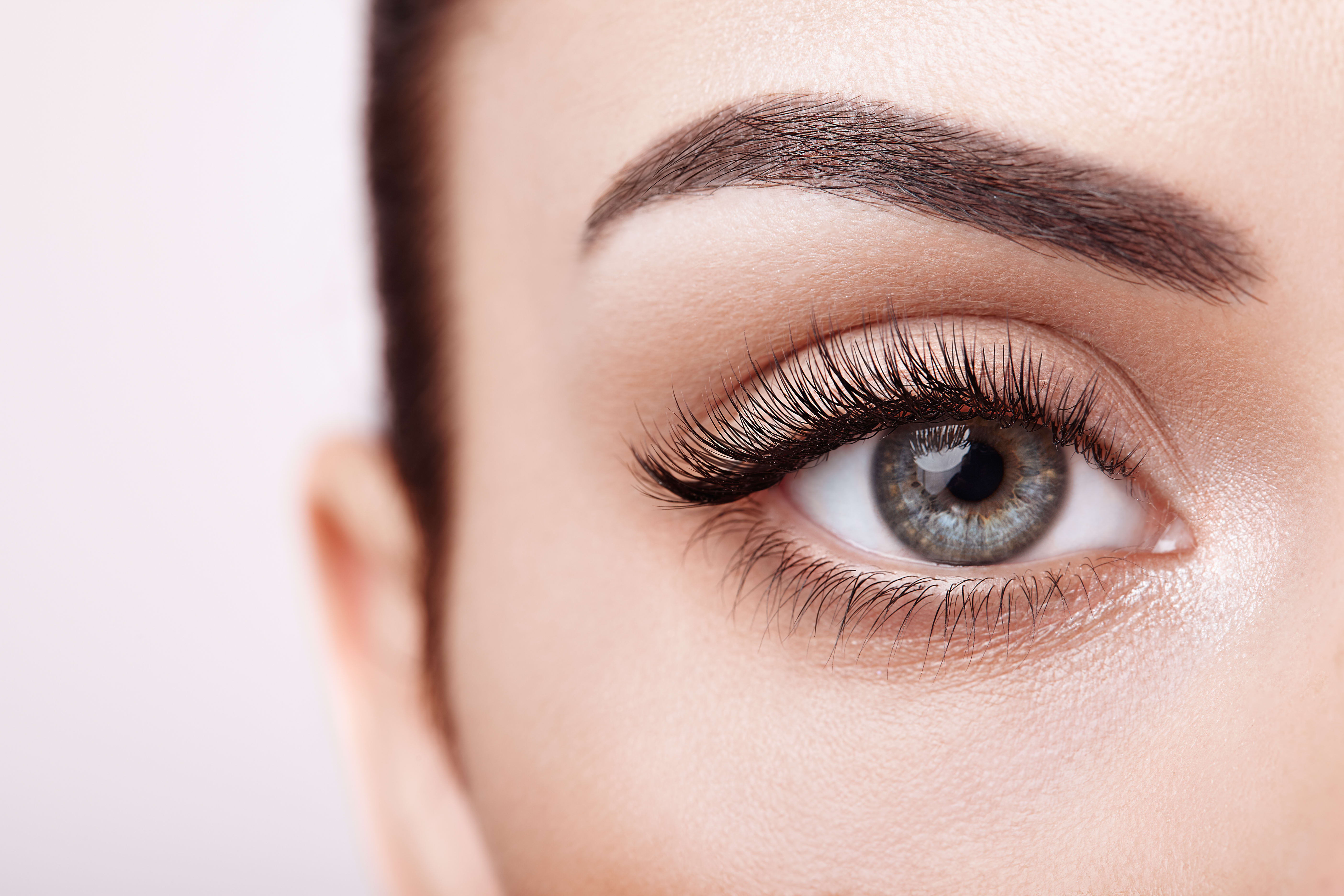 Wimper- en wenkbrauwstyling bij De Glameleon