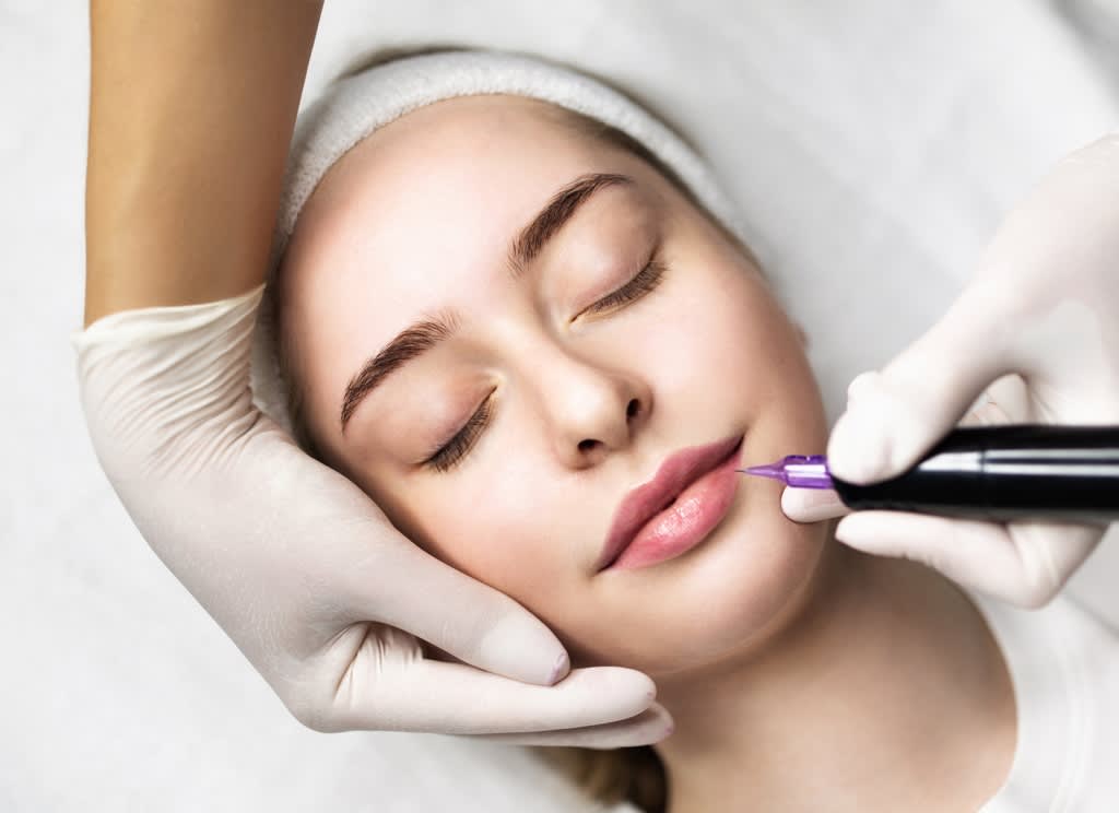 Maquillage permanent des lèvres