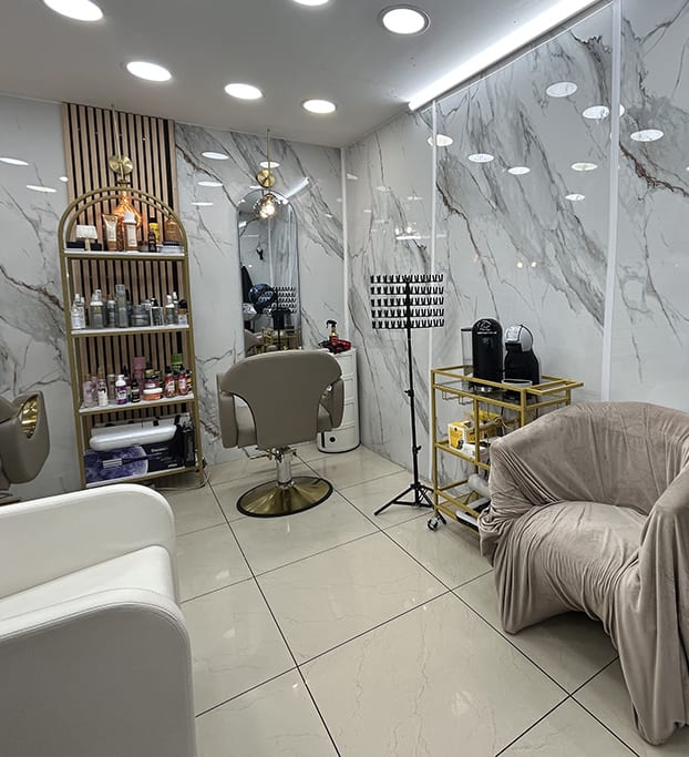 Elegante en natuurlijke nagels met BIAB-behandelingen en luxe manicure