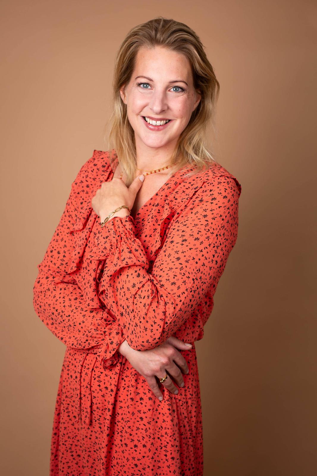Susanne,  Kapper voor dames en heren, gespecialiseerd in plantaardige haarkleuringen