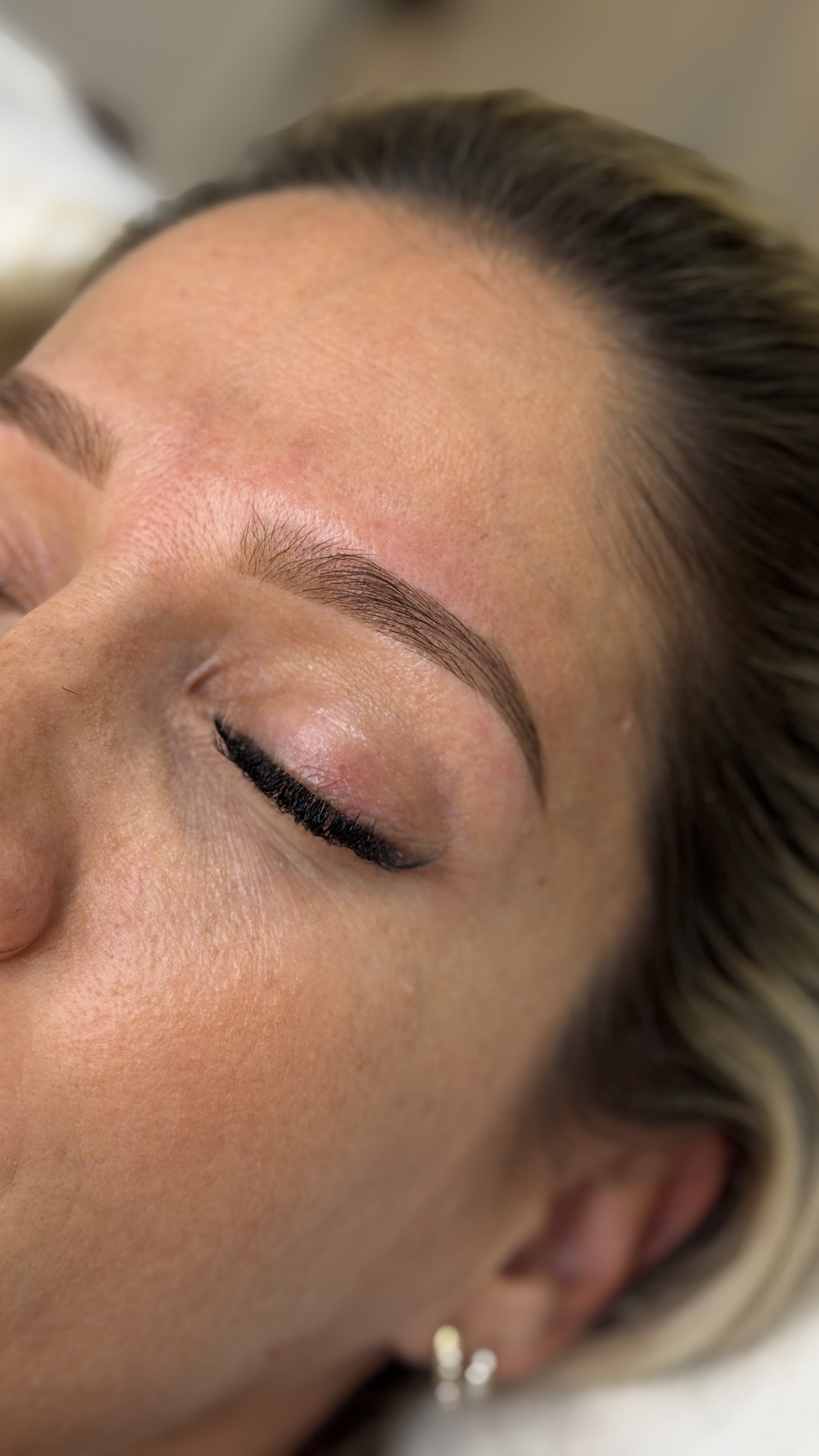 Augenbrauenbehandlungen bei Glam by Joy