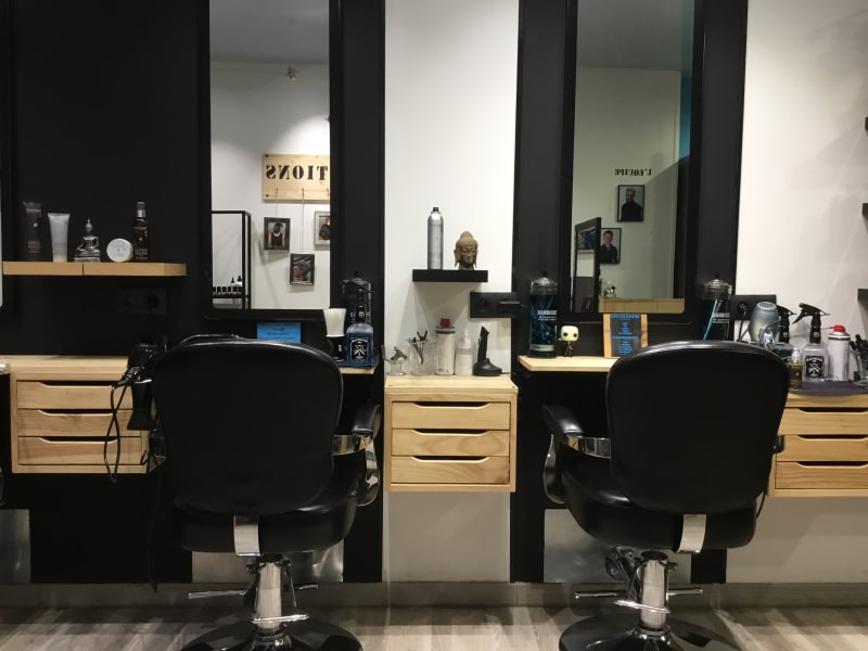 Salon De Coiffure Mixte Priv Art A La Ciotat 13600