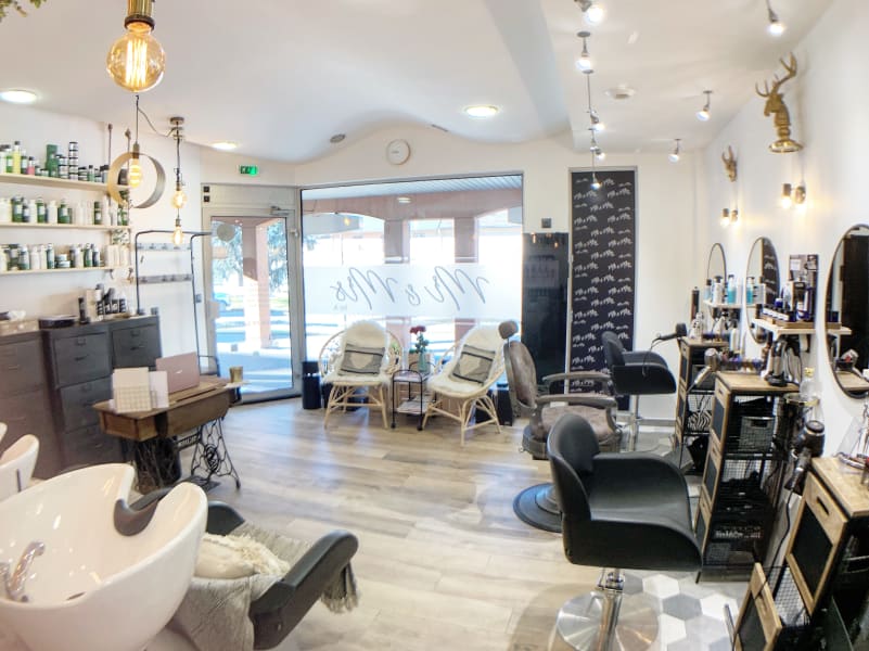 Salon De Coiffure Mr Mrs By A à La Chambre 73130
