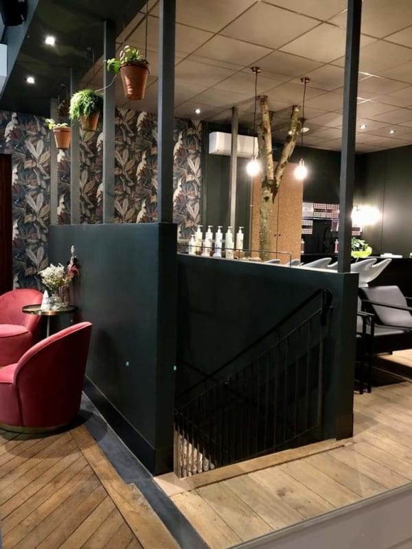 Le Salon De Coiffure Mixte Waves Concept A Besancon Dans Le Doubs 25000