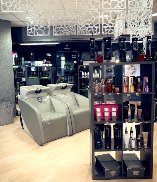 Le Salon De Coiffure Mixte Fc Coiffure A Angouleme 16000