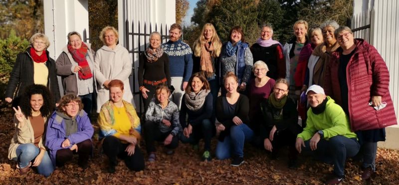 Gruppenfoto im Herbstlaub