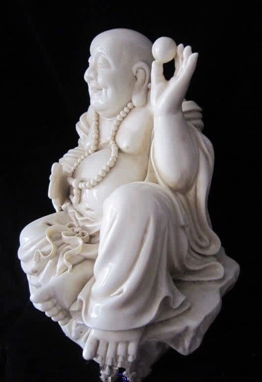 Porcelana blanca dehua de 13 pulgadas, Buda que ríe, cómoda, China Porcelana blanca dehua de 13 pulgadas, Buda que ríe, cómoda, China