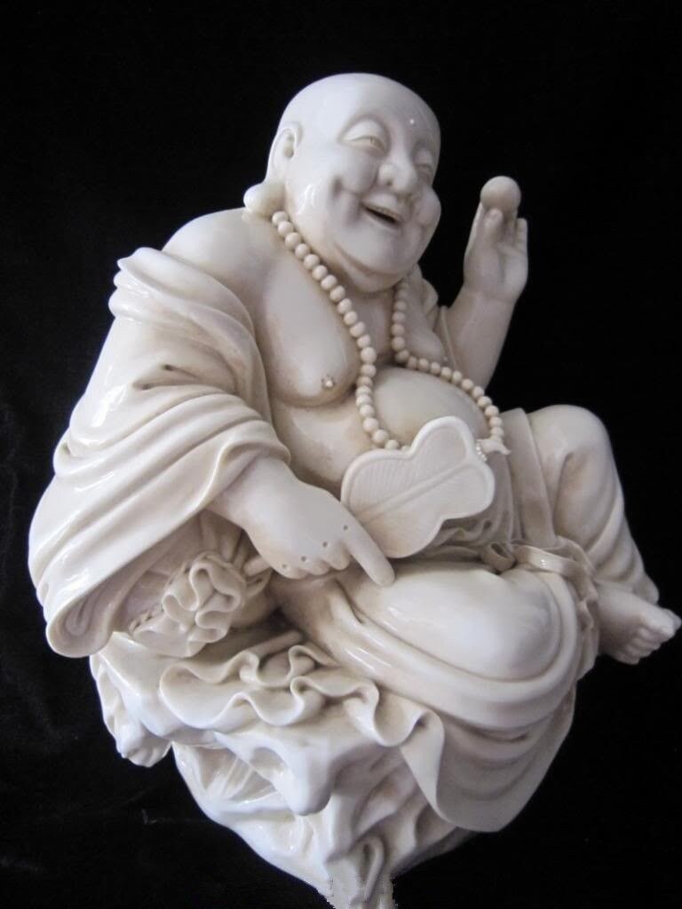 Porcelana blanca dehua de 13 pulgadas, Buda que ríe, cómoda, China Porcelana blanca dehua de 13 pulgadas, Buda que ríe, cómoda, China