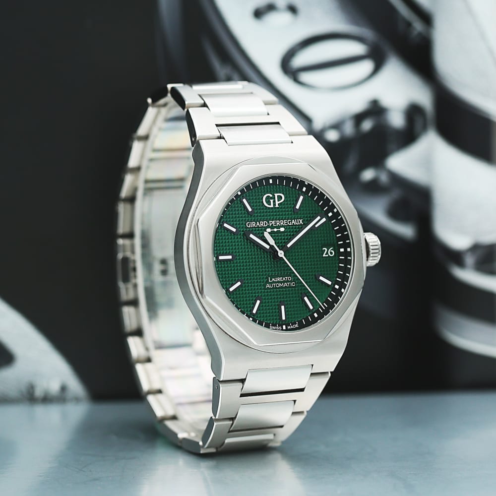 Girard-Perregaux Laureato Steel Green Dial 42mm 81010-11-3153-1CM