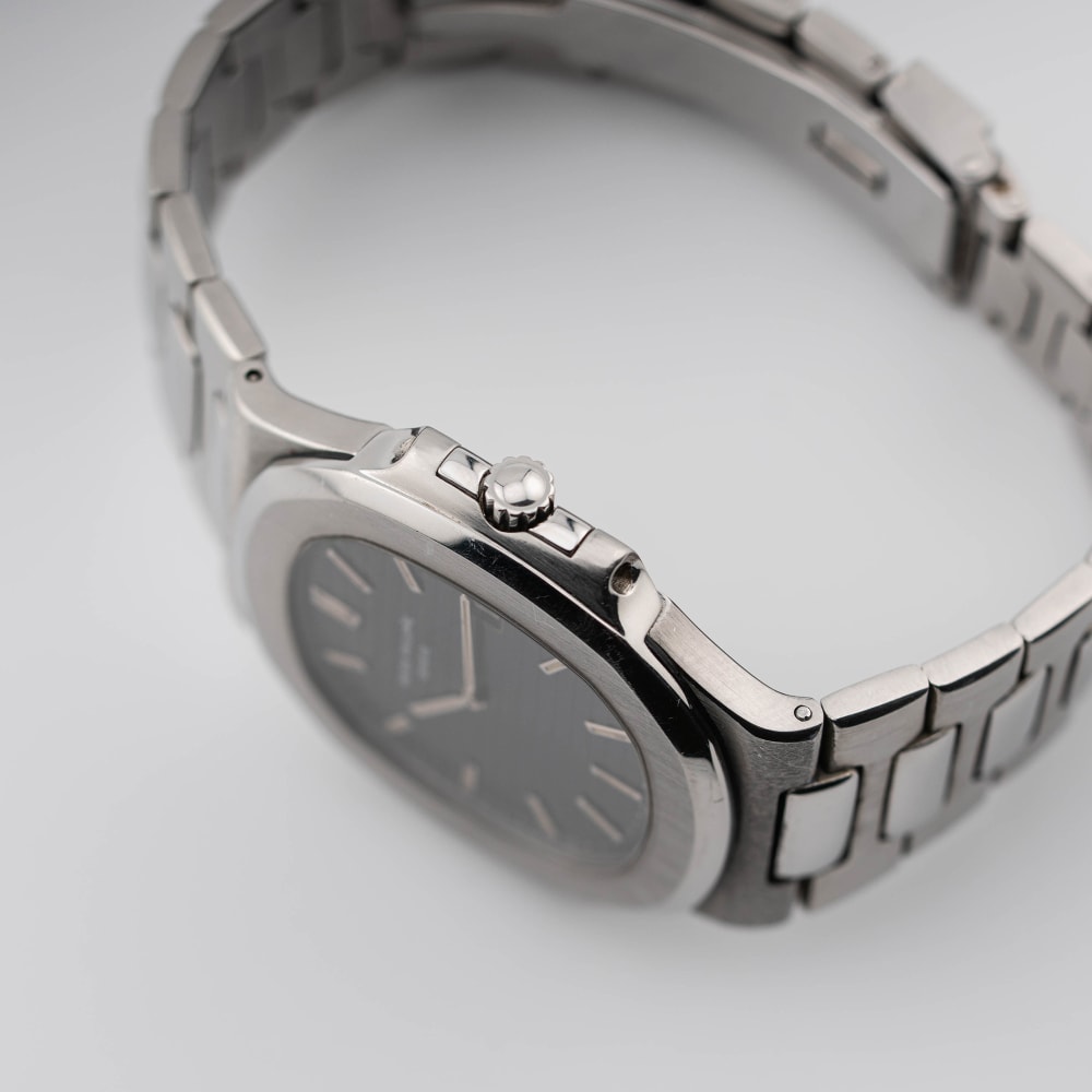 Patek Philippe Nautilus Jumbo Steel Blue Dial 40mm 3700/1A - Make