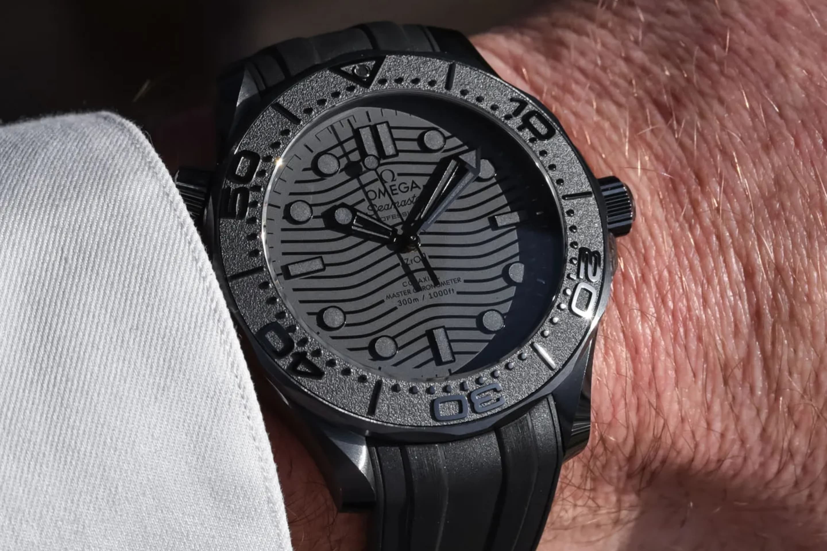  Omega Seamaster 300M ‘Black’ ref. 210.92.44.20.01.003