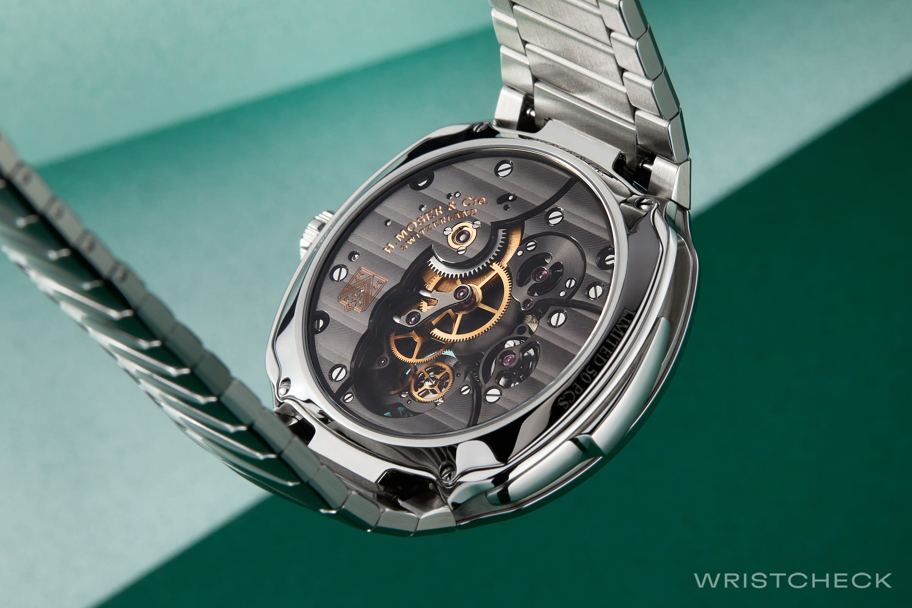 Powering the Streamliner Concept Minute Repeater Tourbillon is the hand-wound HMC 905 calibre with 90-hour power reserve