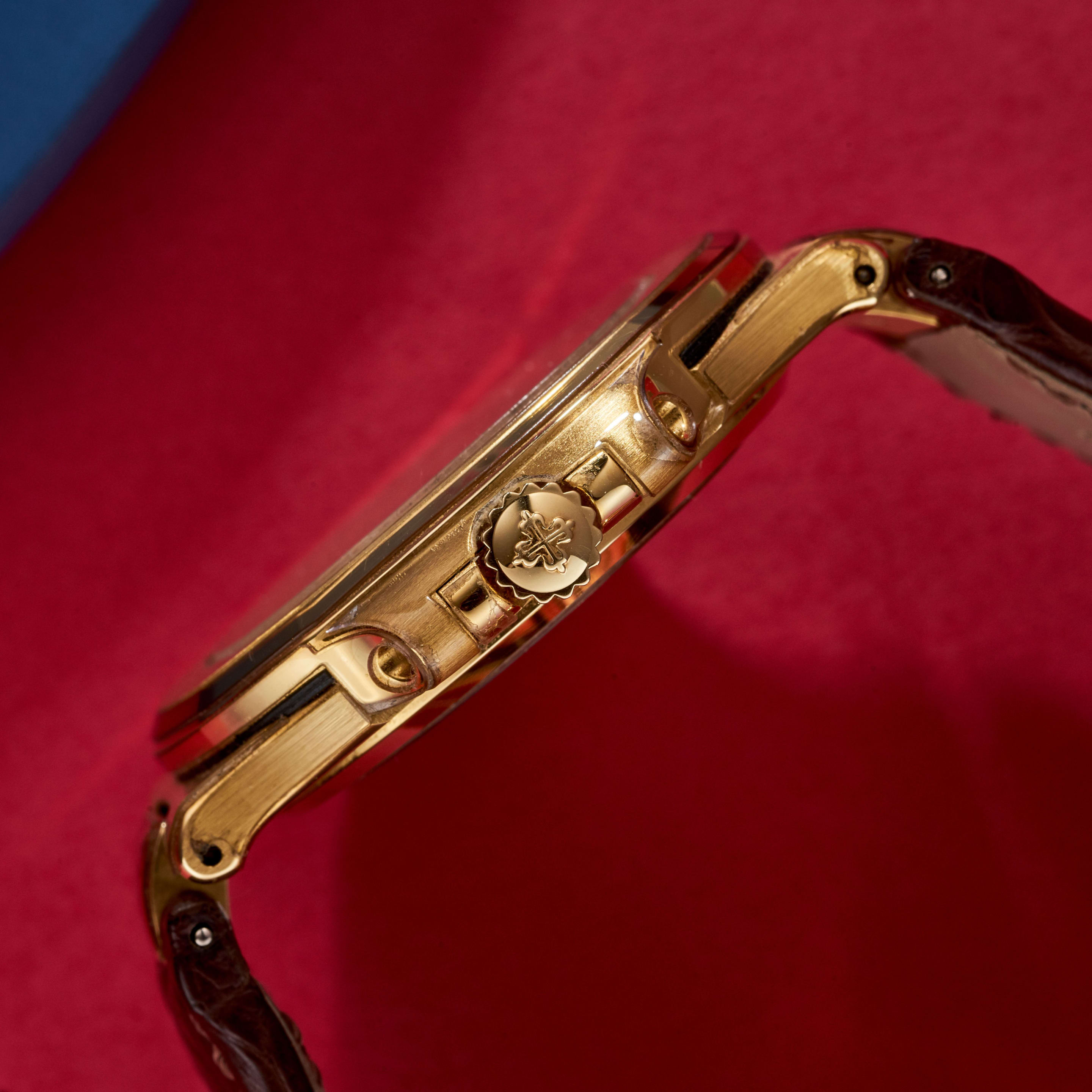 Nautilus Yellow Gold White Dial 40mm Product Image