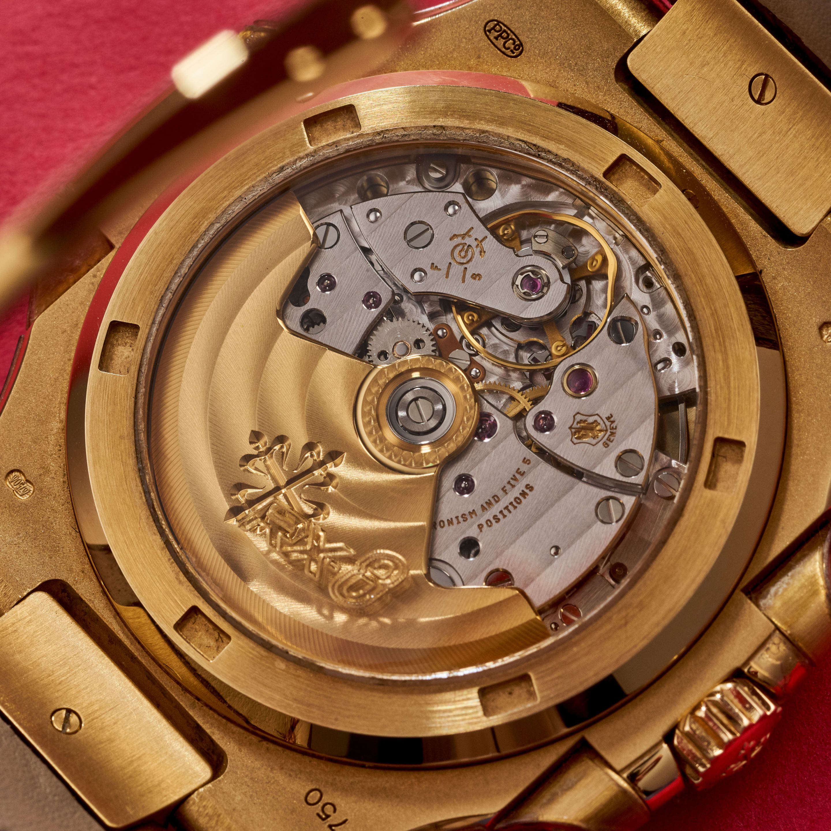 Nautilus Yellow Gold White Dial 40mm Product Image