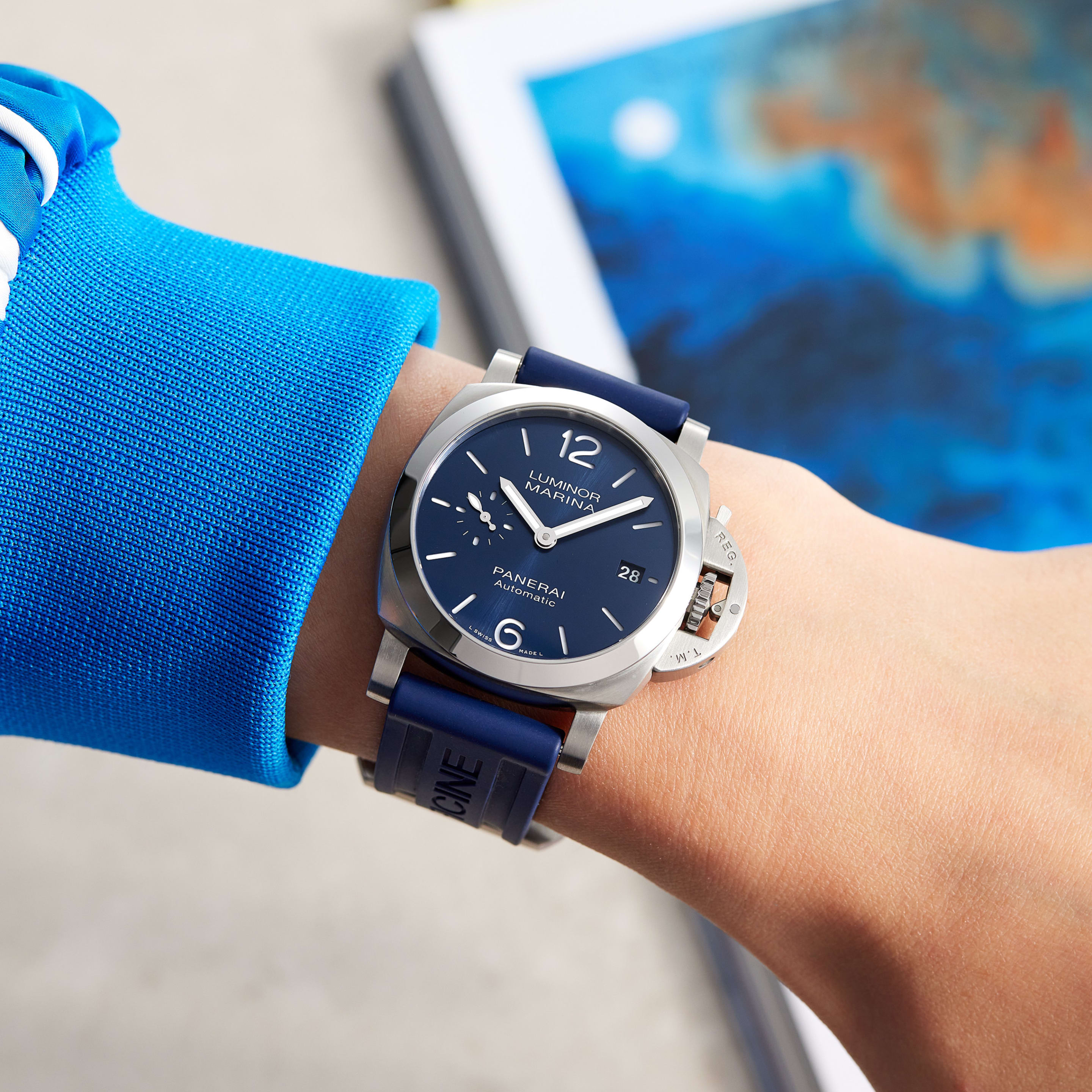 Panerai Luminor Quaranta Steel Blue Dial 40mm PAM01370 - Make an