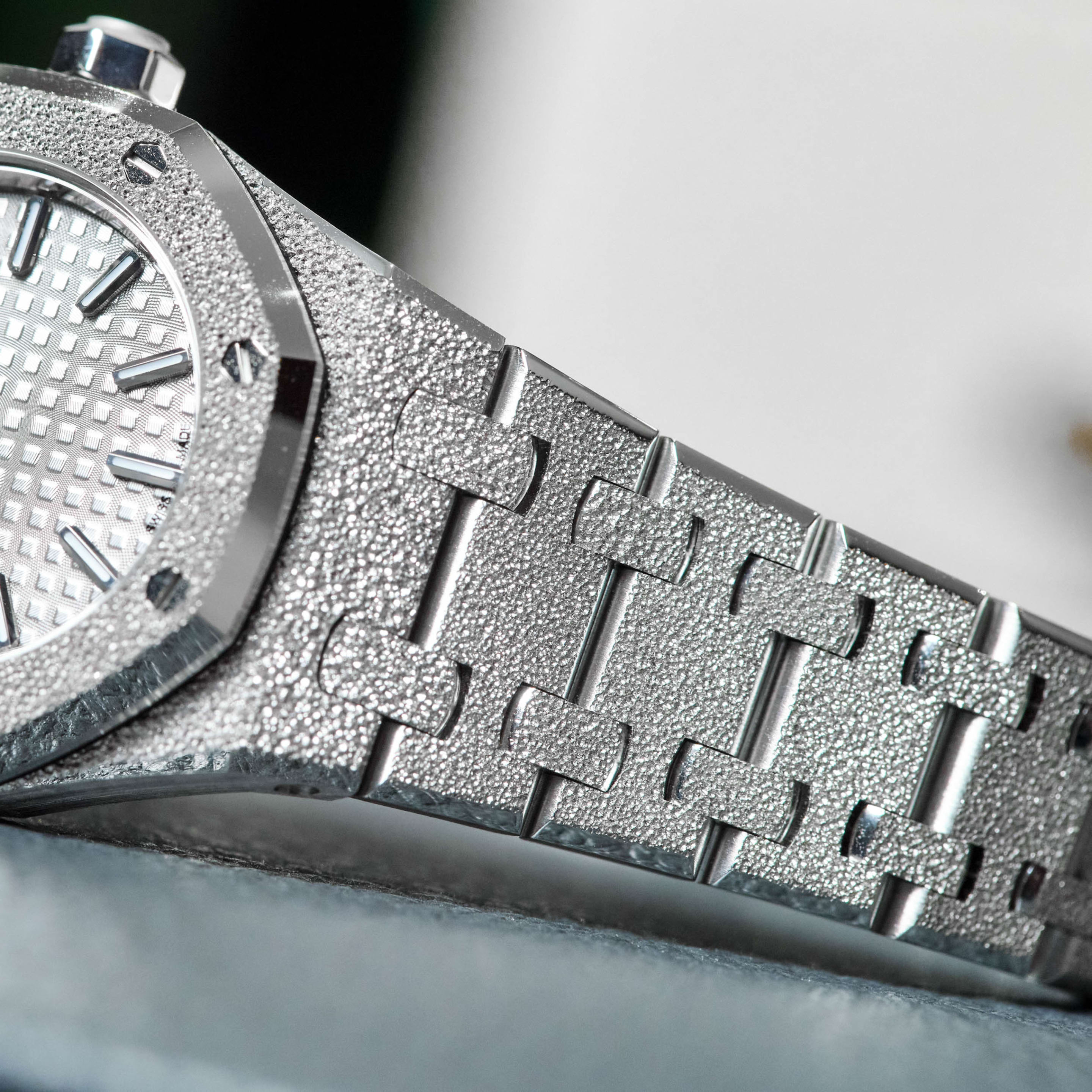 Royal Oak Mini Frosted White Gold Silver Dial 23mm Product Image