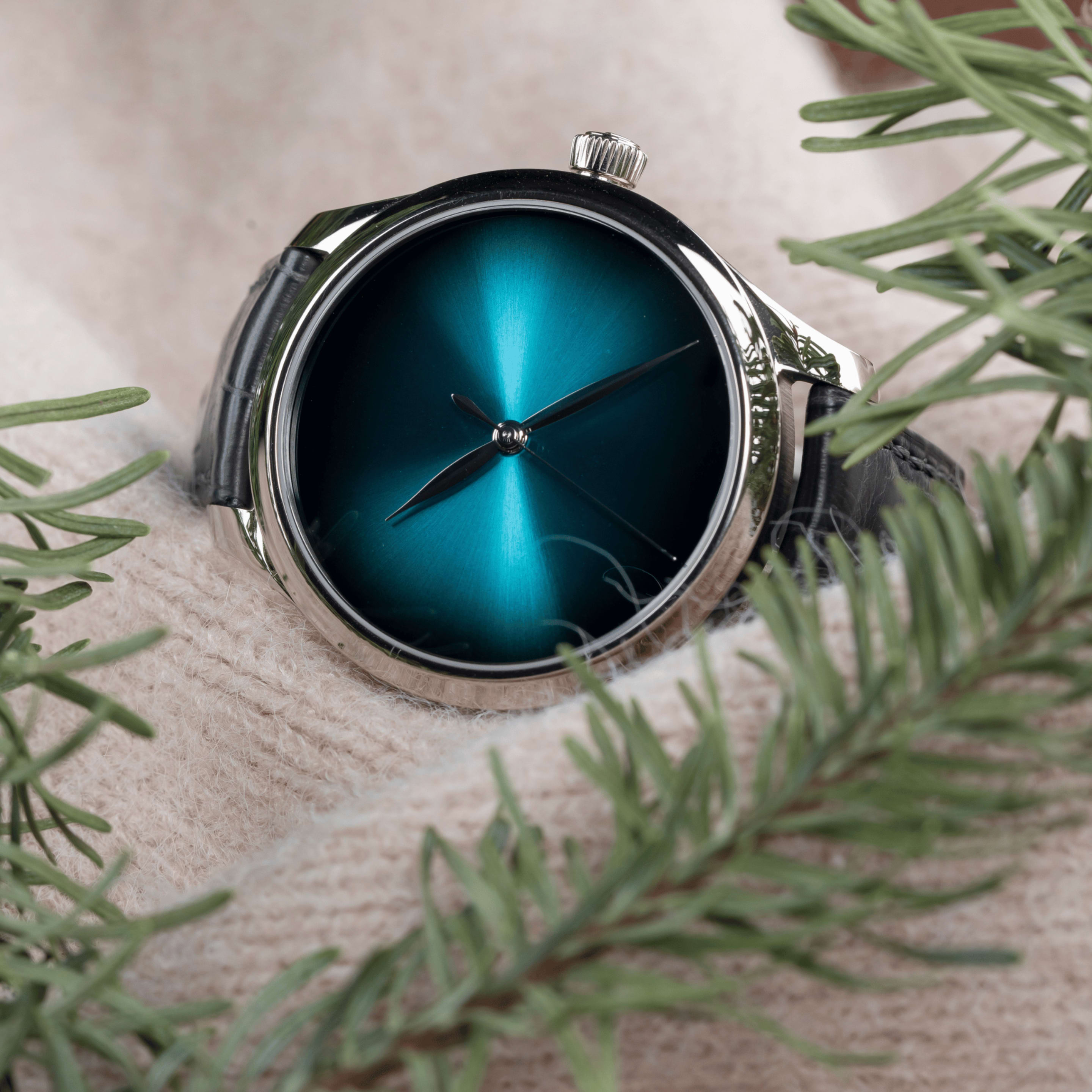 Endeavour Concept White Gold Blue Lagoon 40mm Product Image