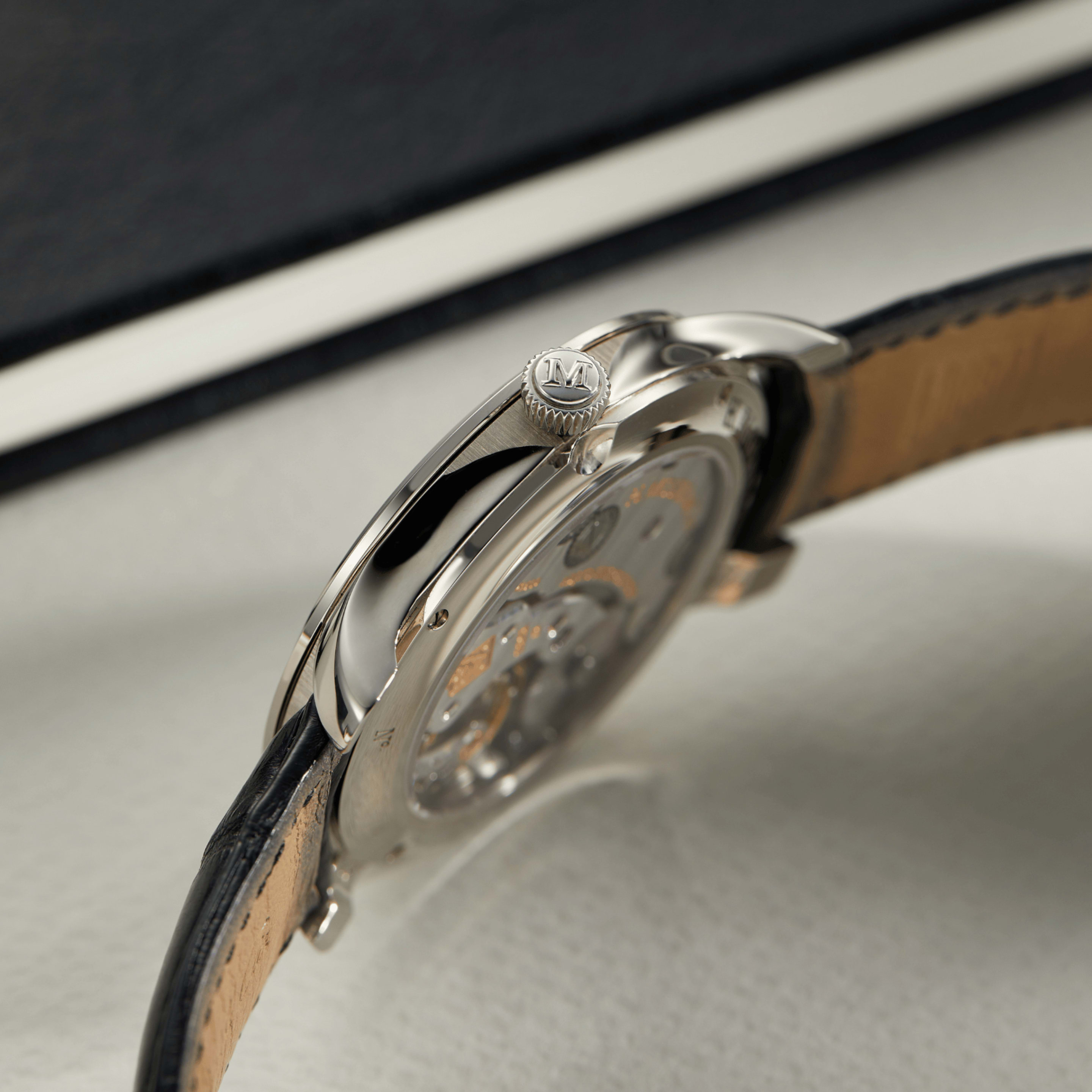 Endeavour Small Seconds Mayu White Gold Silver Dial 39mm Product Image
