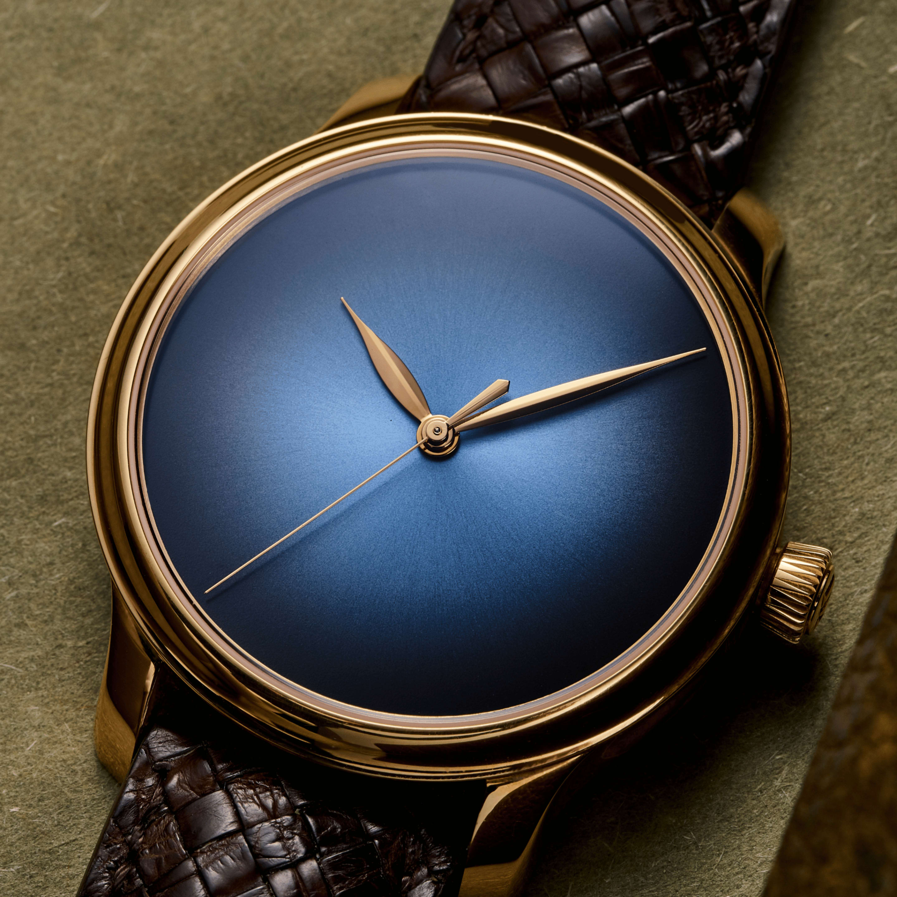 H. Moser & Cie. Endeavour Centre Seconds Rose Gold Funky Blue Dial