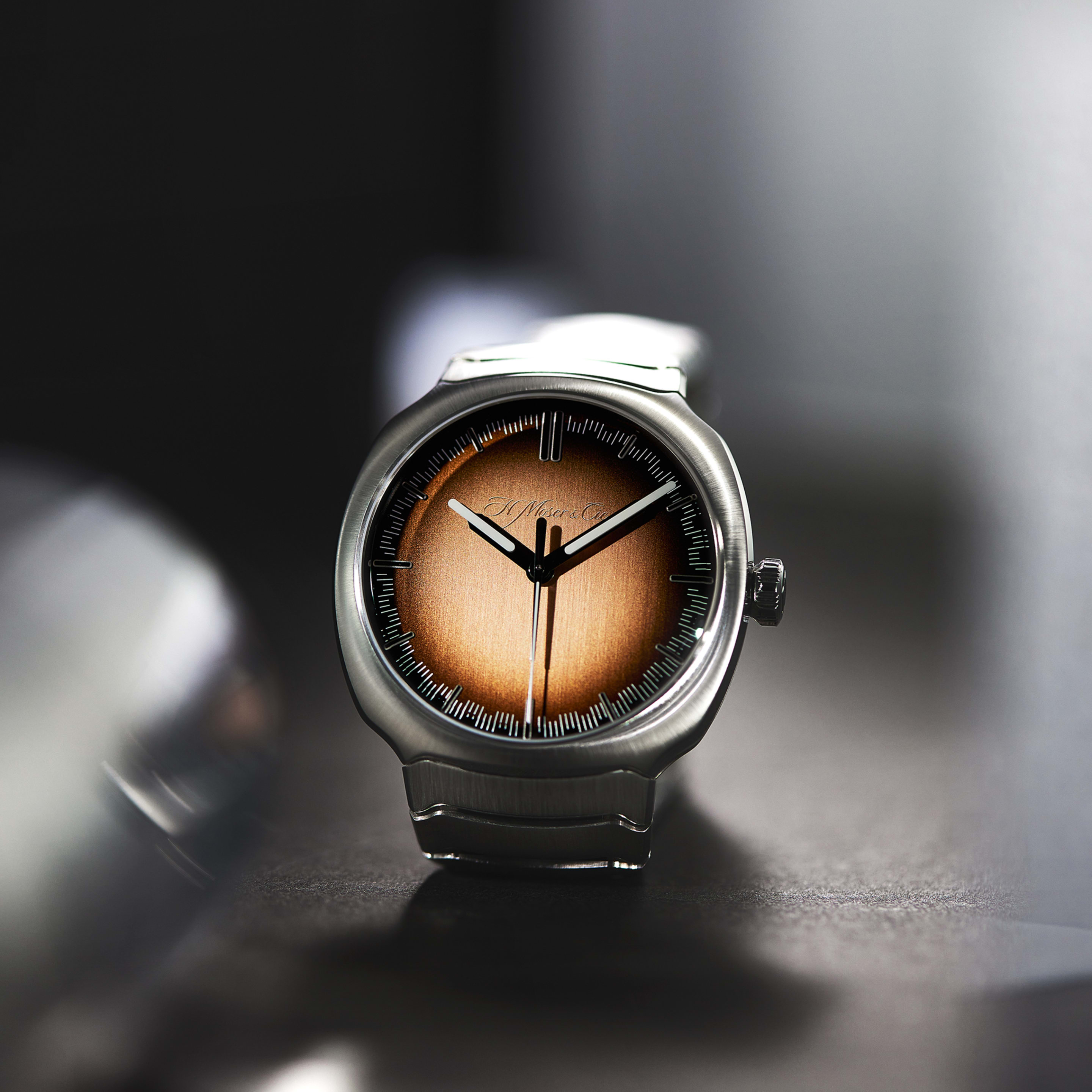 Streamliner Centre Seconds Steel Smoked Salmon Dial 40mm Product Image