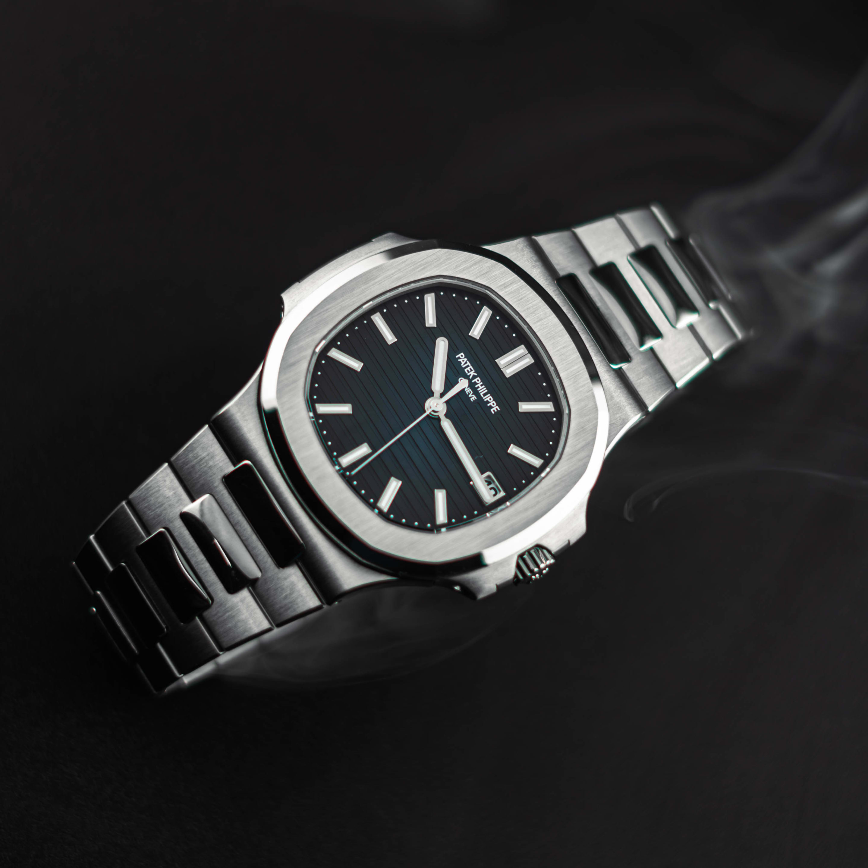 Nautilus White Gold Blue Dial 41mm Product Image