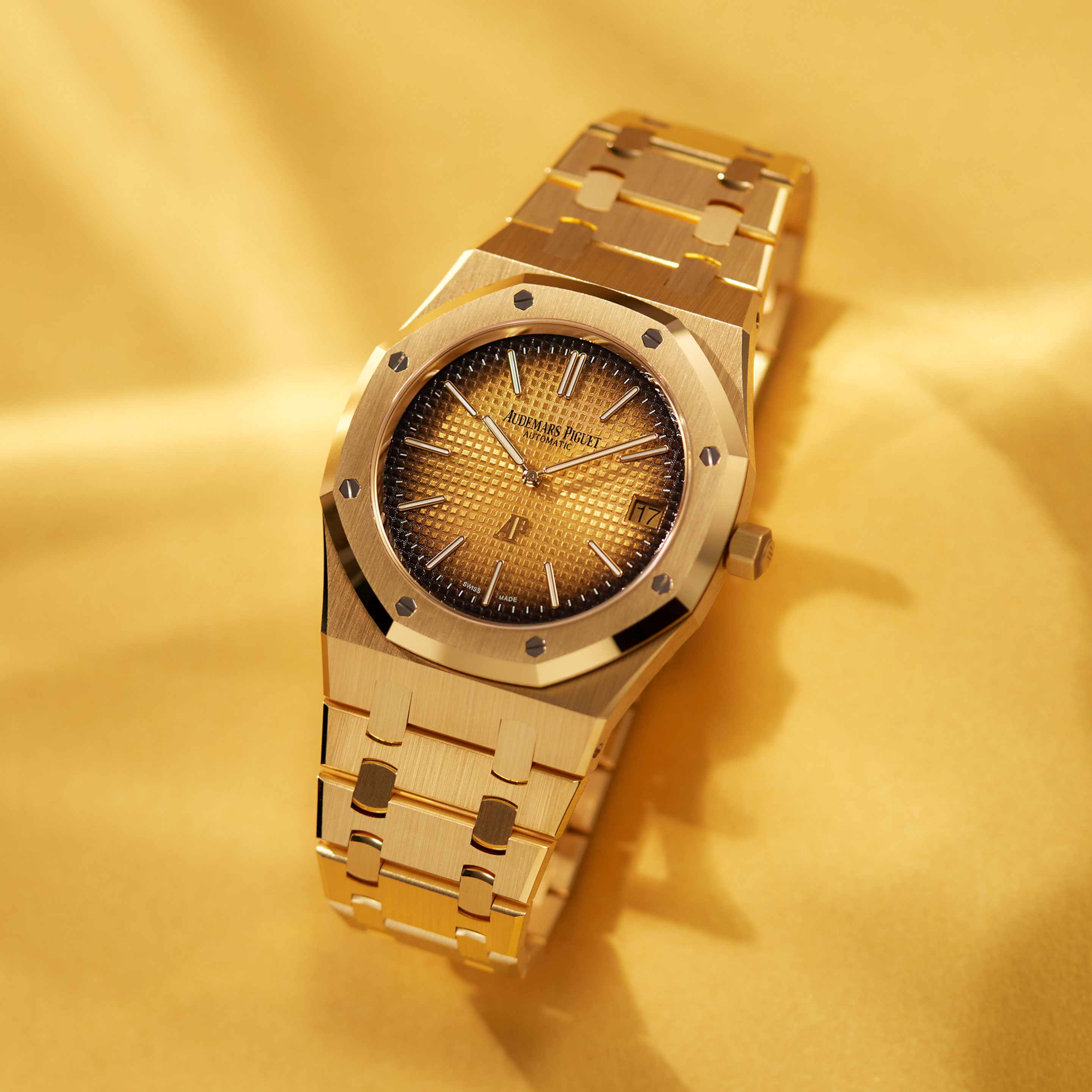 Royal Oak "Jumbo" Extra-Thin Yellow Gold Champagne Dial 39mm Product Image