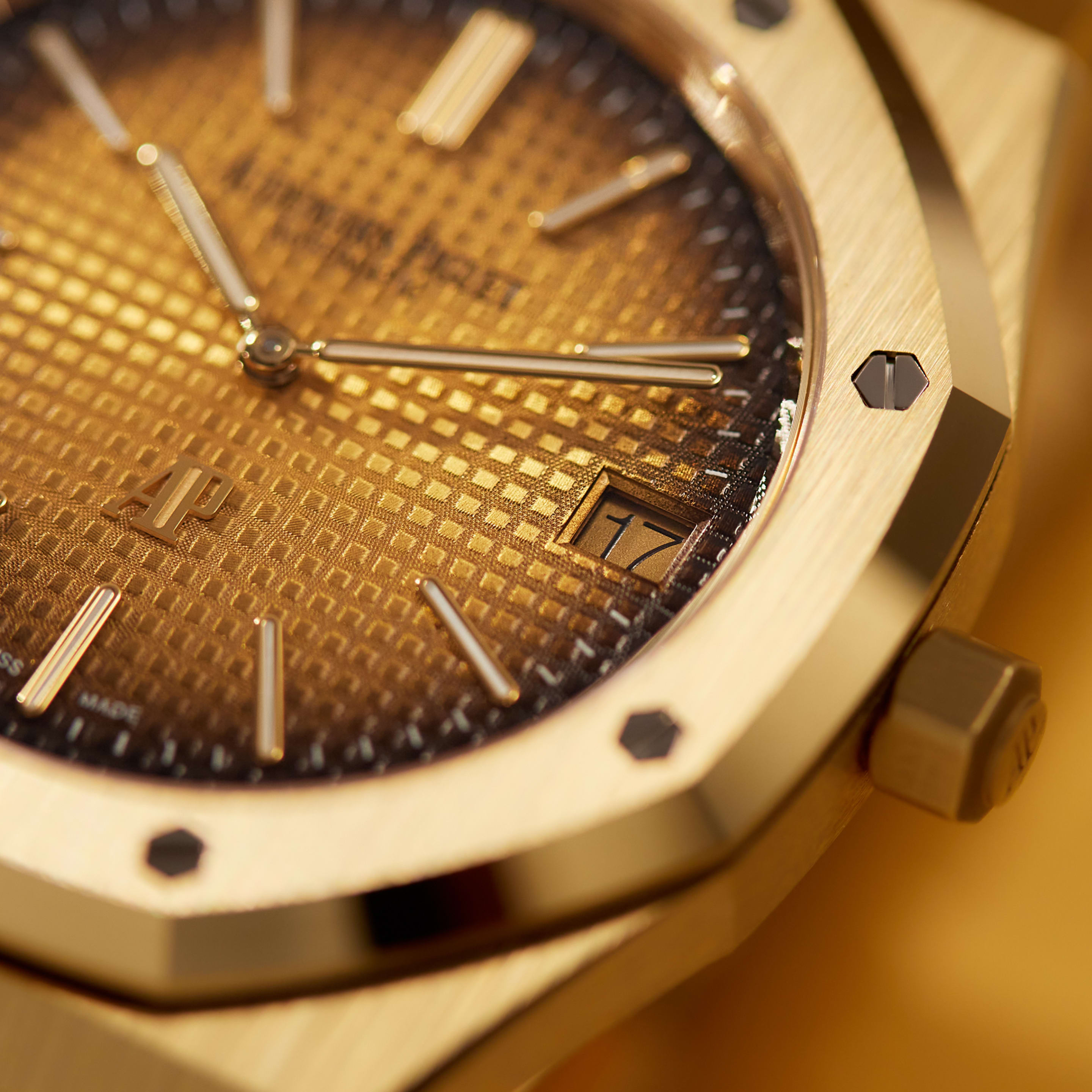 Royal Oak "Jumbo" Extra-Thin Yellow Gold Champagne Dial 39mm Product Image