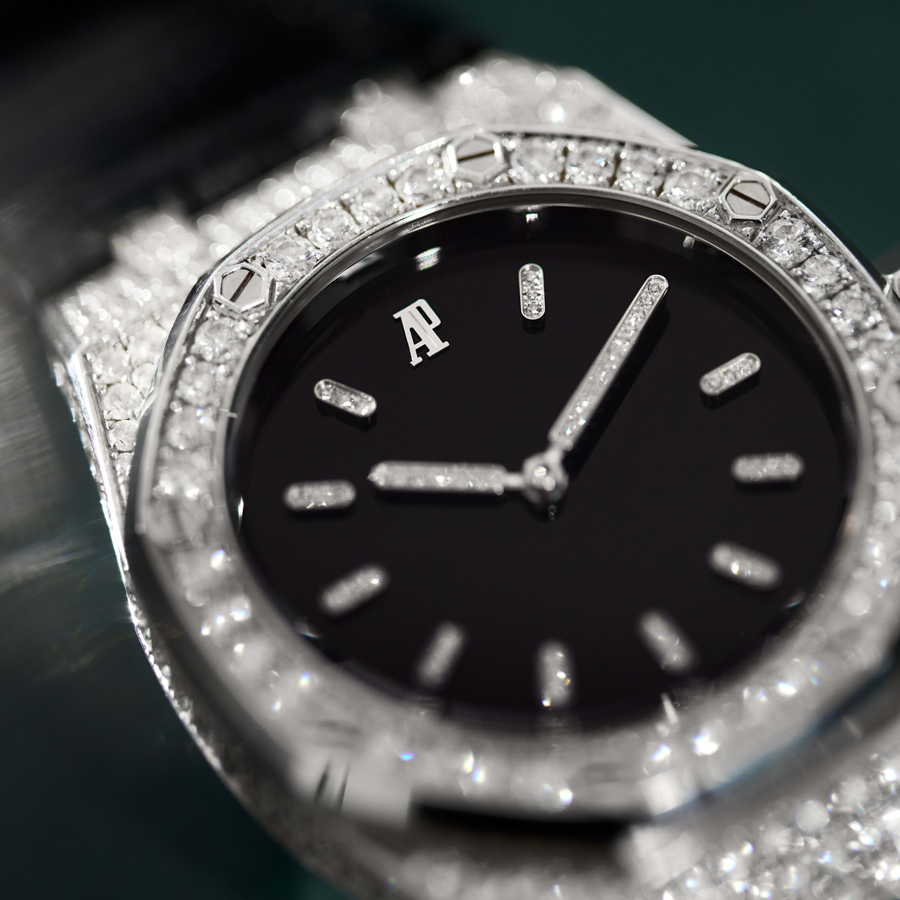 Royal Oak White Gold Diamond Black Dial 33mm Product Image