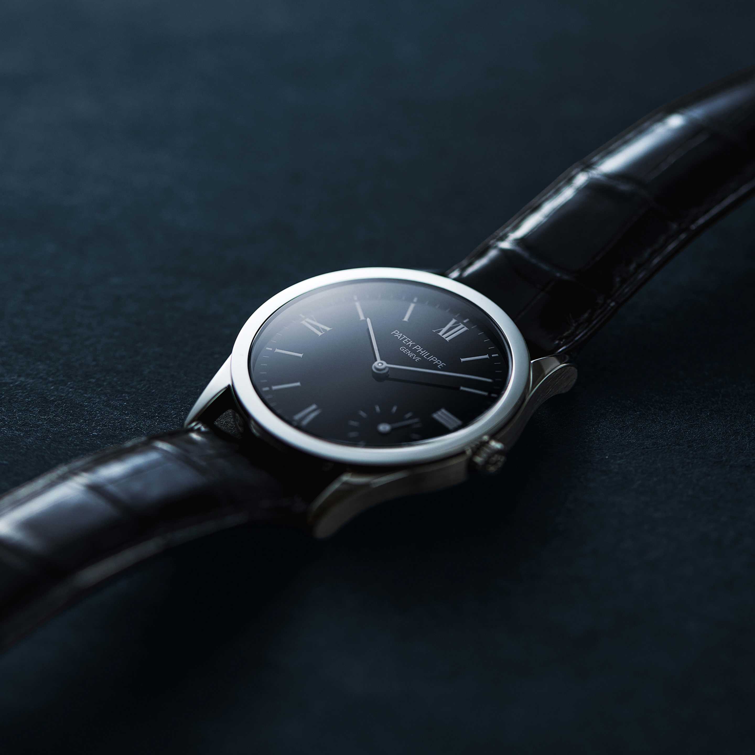 Calatrava Platinum Black Dial 33mm Product Image