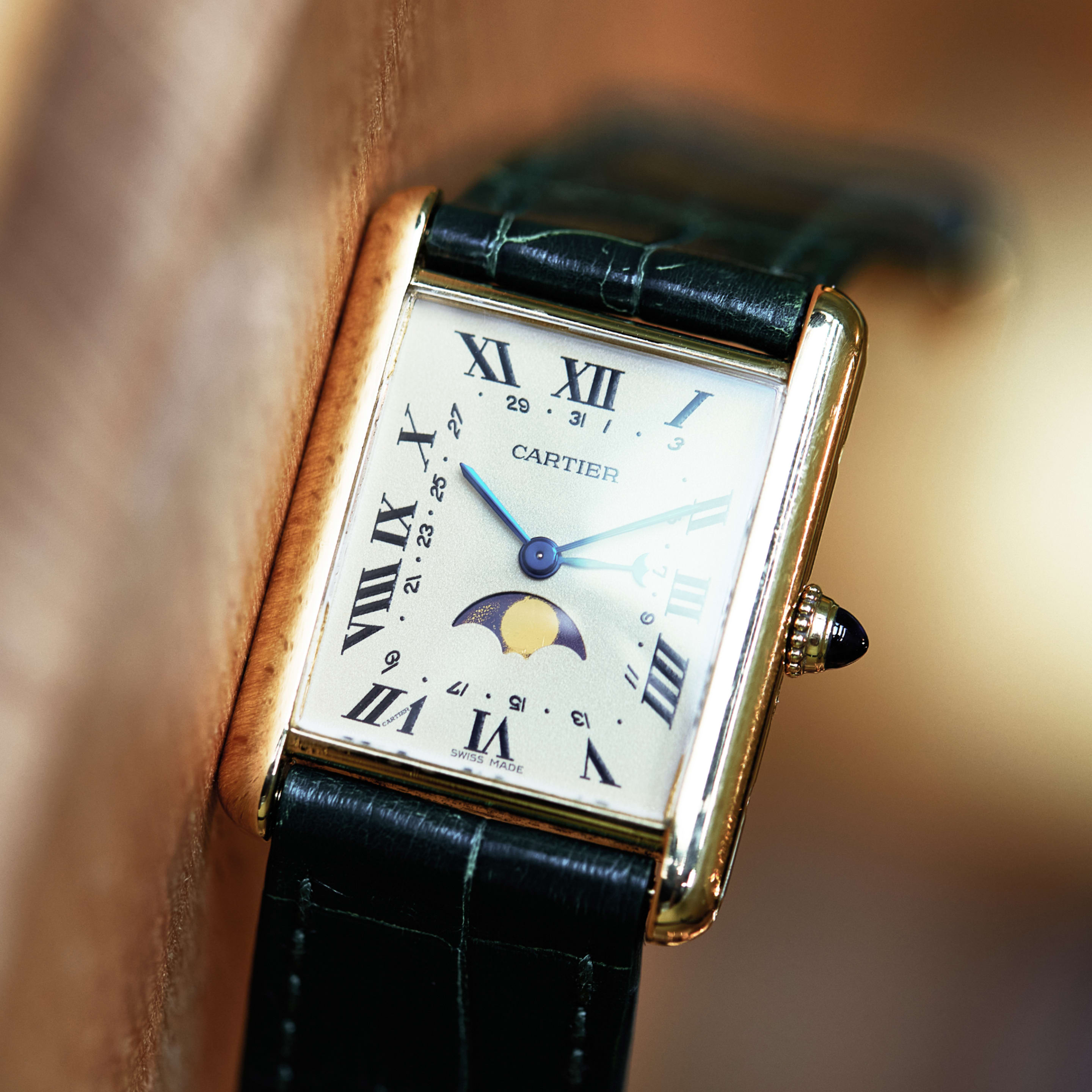 Cartier　vintage Cartier Vintage Tank Moonphase Yellow Gold White Dial 23mm 819001