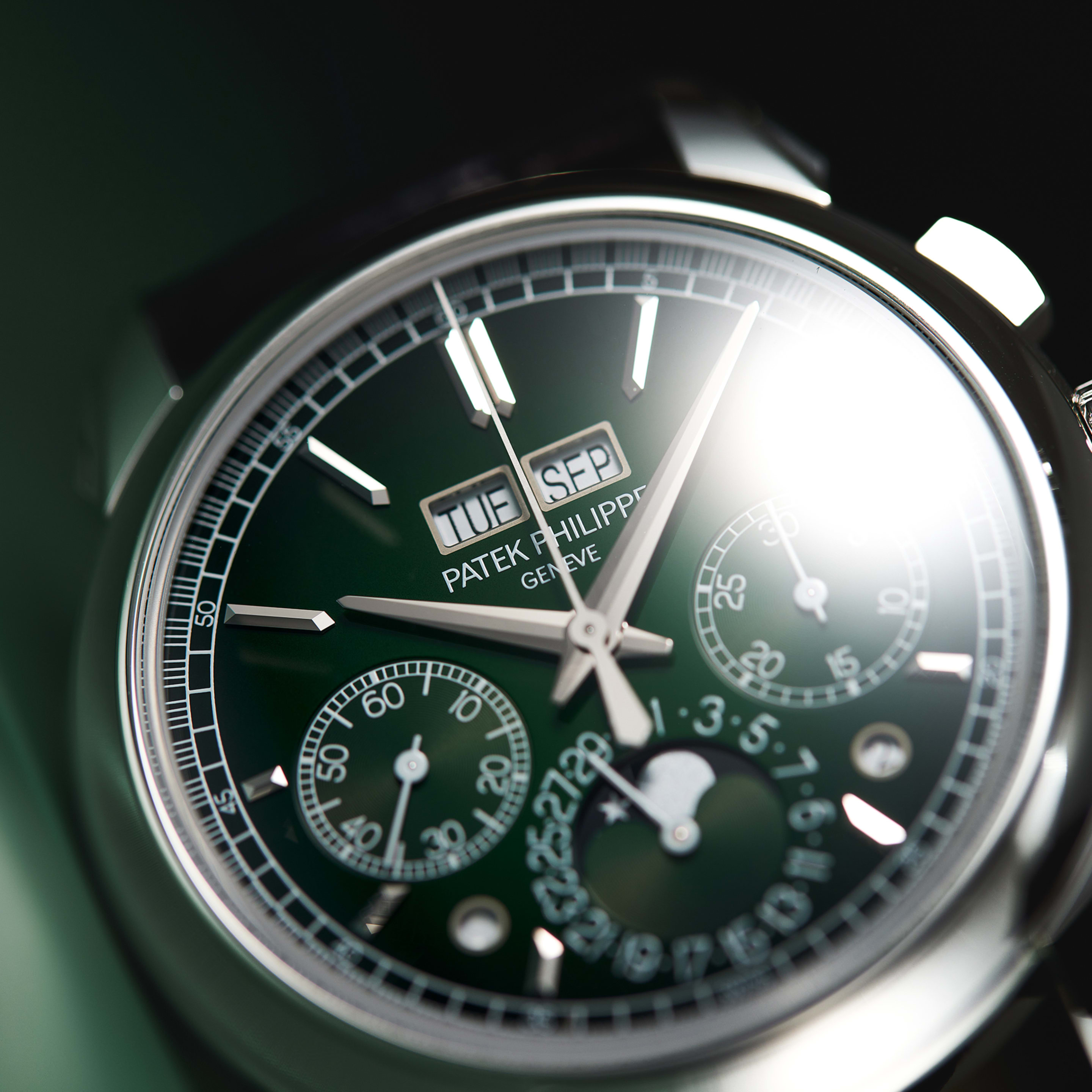Perpetual Calendar Chronograph Platinum Green Dial 41mm Product Image