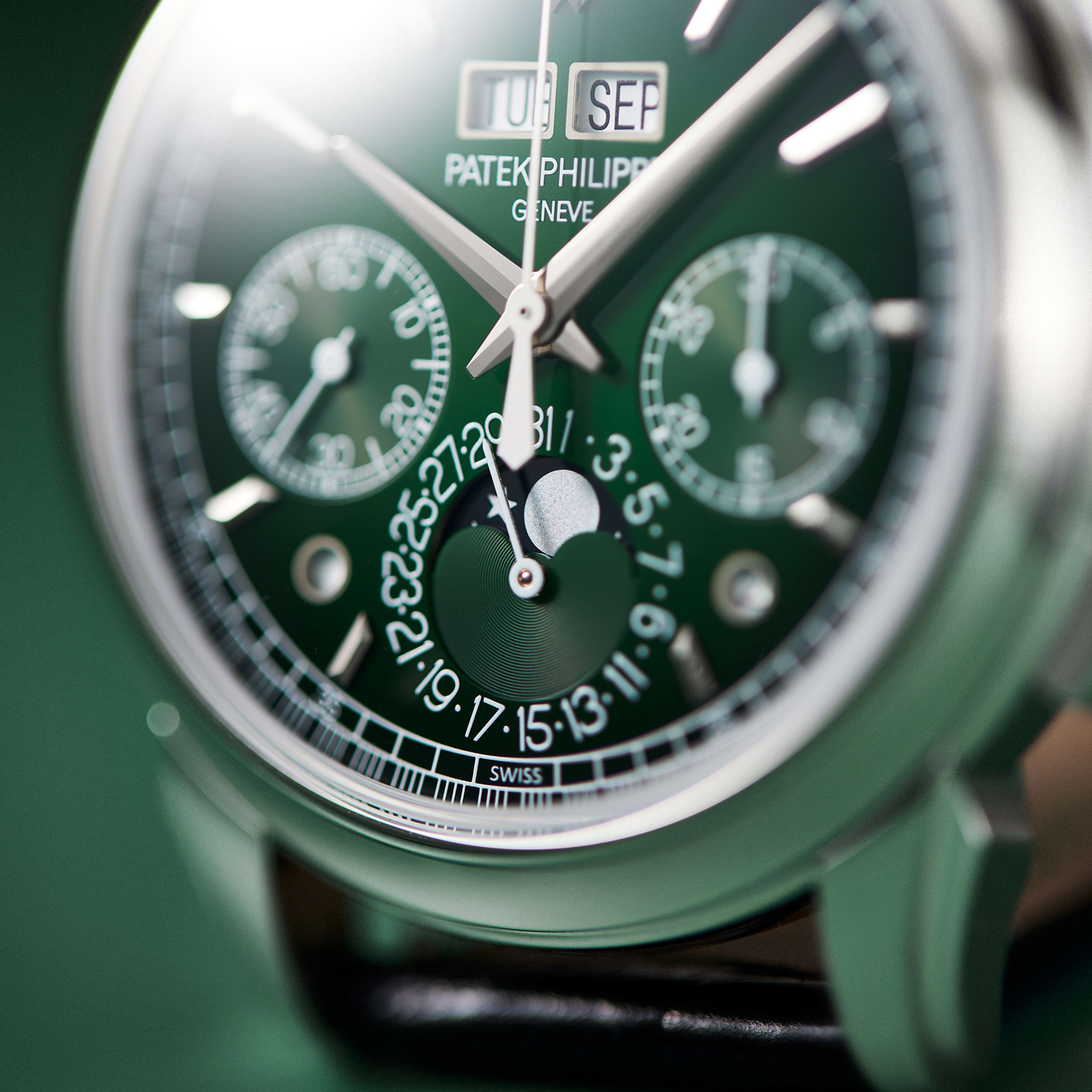 Perpetual Calendar Chronograph Platinum Green Dial 41mm Product Image