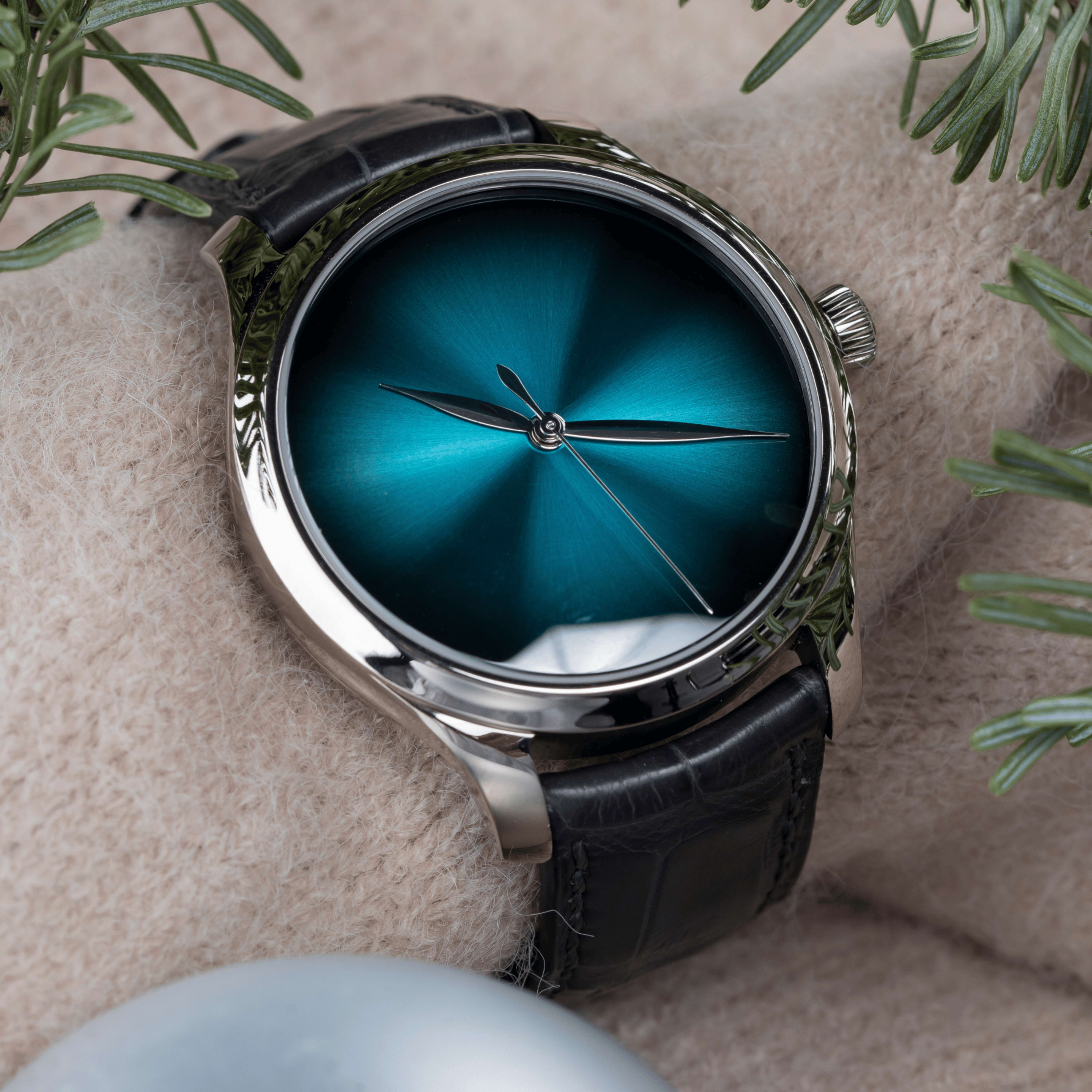 H. Moser & Cie. Endeavour Concept White Gold Blue Lagoon 40mm 1200