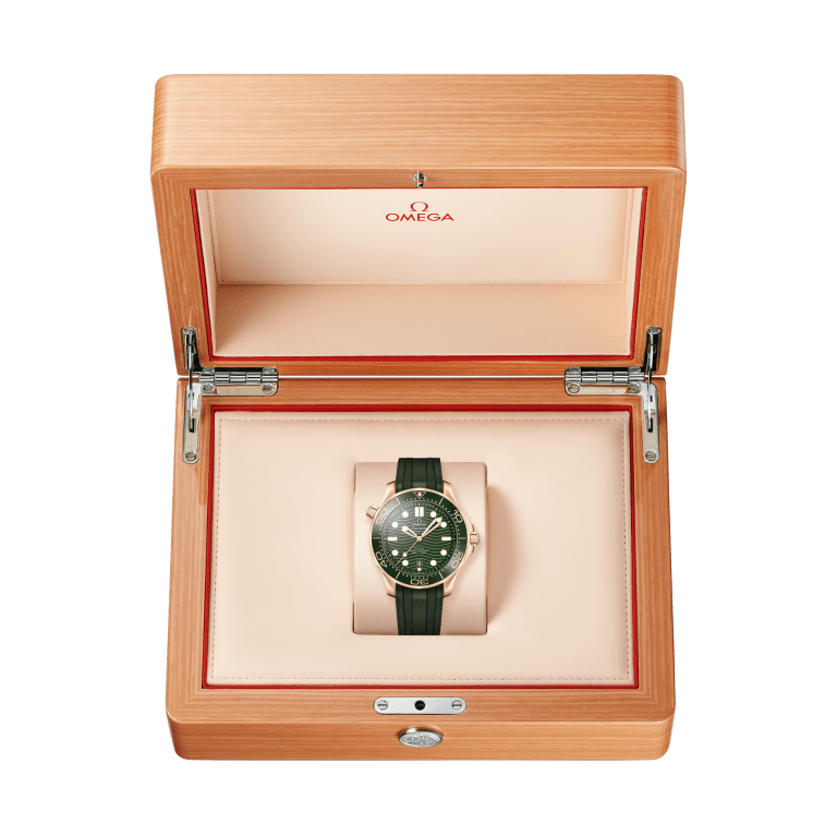 Seamaster Diver 300m Yellow Gold Green Dial 42mm Product Image 5