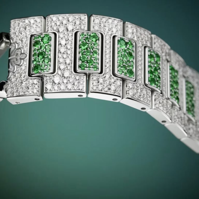 Nautilus Haute Joaillerie White Gold Emerald Diamond Pave Dial 35mm Product Image 5