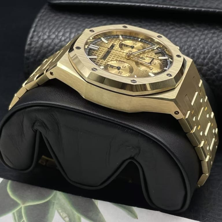 Royal Oak Chronograph Yellow Gold Champagne Dial 41mm Product Image 4