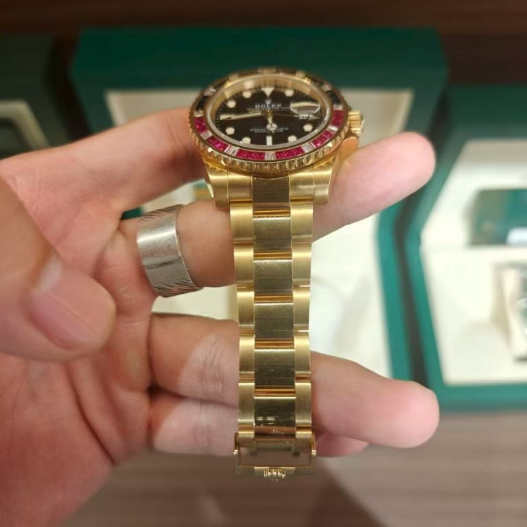 GMT-Master II Yellow Gold Sapphire Ruby Black Dial 40mm Product Image 2