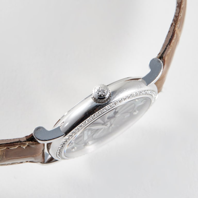 Calatrava Moonphase White Gold Black Mother of Pearl Dial 31mm Product Image 4