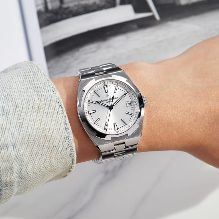 Overseas Date Steel Silver Dial 41mm Product Image 18