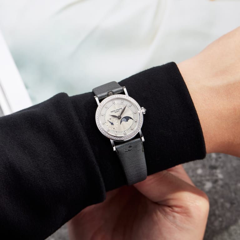 Calatrava Ladies White Gold Diamond White Dial 29mm Product Image 19