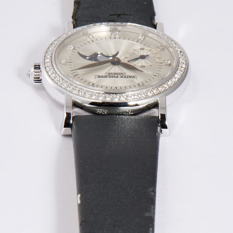 Calatrava Ladies White Gold Diamond White Dial 29mm Product Image 9