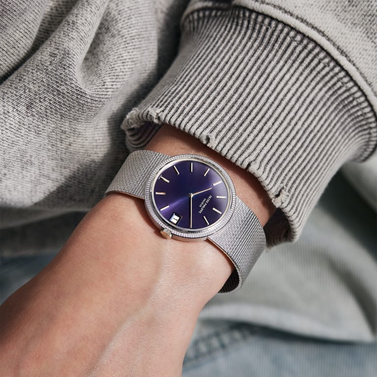 Vintage Calatrava White Gold Blue Dial 33mm Product Image 12
