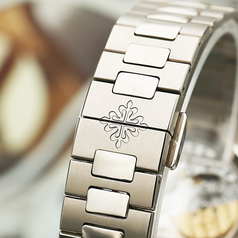 Nautilus Perpetual Calendar White Gold Blue Dial 40mm Product Image 7