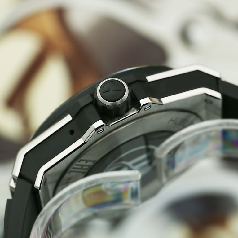 Big Bang Quartz Titanium Black Dial 42mm Product Image 3